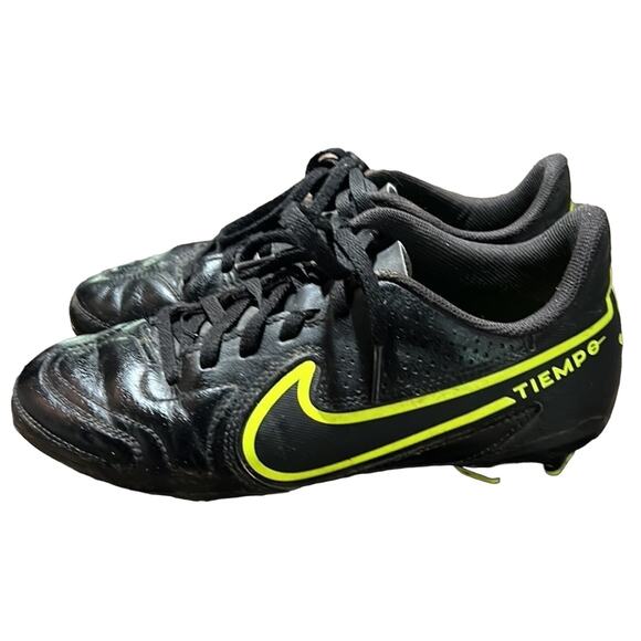 Nike Tiempo Soccer Cleats Shoes size 4 Youth Black Green - Picture 3 of 7